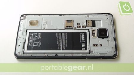  Samsung Galaxy Note 4: removable battery and microSD card slot 