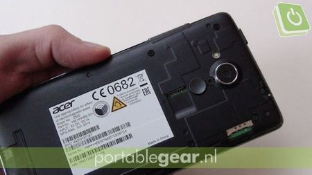 Acer Liquid Z500: niet-uitneembare batterij, microSD-kaartslot, microSIM