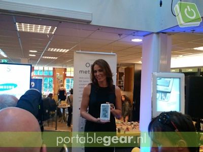 Heleen van Royen met Samsung E60 reader
Heleen van Royen met Samsung E60 reader