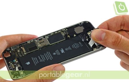 iPhone 6 binnenzijde: 1.810 mAh batterij (via iFixit.com) 