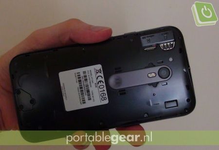 Motorola Moto G3: niet-uitneembare batterij, microSD-kaartslot, microSIM-poort