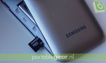 Samsung Galaxy Y (S5360): microSD-kaartslot onder backcover