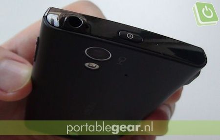 Sony Ericsson Xperia ray: bovenzijde (3,5mm poort, powertoets)