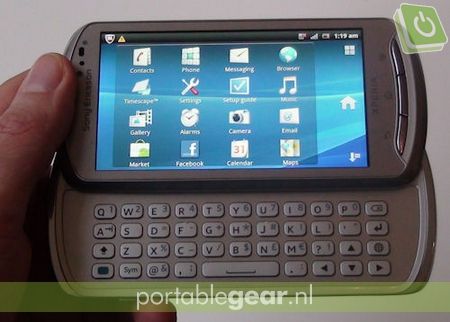 Sony Ericsson Xperia pro: slide-out qwerty-toetsenbord
